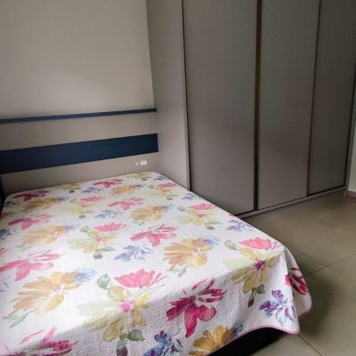 Casa Residencial com 312m², 6 quartos, 4 garagens, no bairro Carianos em Florianópolis