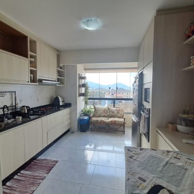 Cobertura com 101m², 3 quartos, 1 suíte, 2 garagens, no bairro Ingleses do Rio Vermelho em Florianópolis
