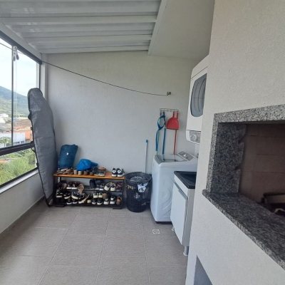 Cobertura com 101m², 3 quartos, 1 suíte, 2 garagens, no bairro Ingleses do Rio Vermelho em Florianópolis