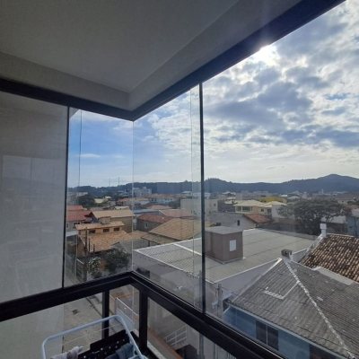 Cobertura com 101m², 3 quartos, 1 suíte, 2 garagens, no bairro Ingleses do Rio Vermelho em Florianópolis