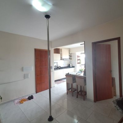 Cobertura com 101m², 3 quartos, 1 suíte, 2 garagens, no bairro Ingleses do Rio Vermelho em Florianópolis