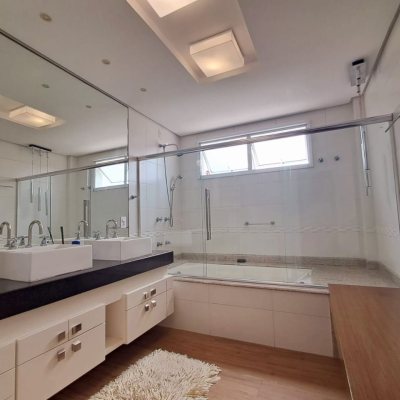 Apartamentos com 160m², 3 quartos, 2 suítes, 2 garagens, no bairro Jurerê Internacional em Florianópolis