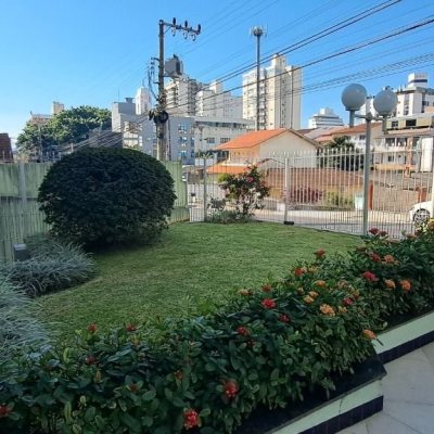 Apartamentos com 95m², 3 quartos, 1 suíte, 1 garagem, no bairro Canto em Florianópolis