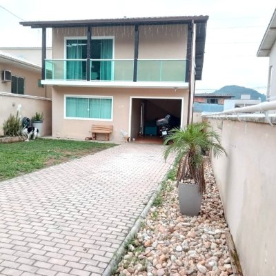 Casa Residencial com 147m², 4 quartos, 1 suíte, 4 garagens, no bairro São Sebastião em Palhoça