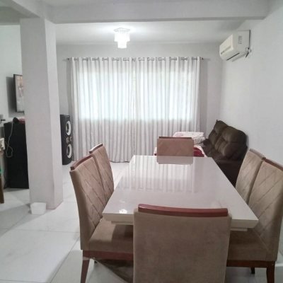 Casa Residencial com 147m², 4 quartos, 1 suíte, 4 garagens, no bairro São Sebastião em Palhoça