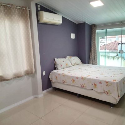 Casa Residencial com 147m², 4 quartos, 1 suíte, 4 garagens, no bairro São Sebastião em Palhoça