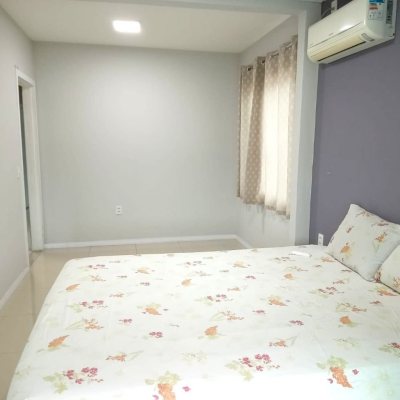 Casa Residencial com 147m², 4 quartos, 1 suíte, 4 garagens, no bairro São Sebastião em Palhoça