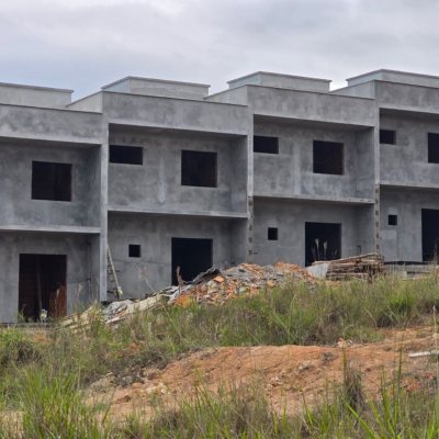 Sobrado Residencial com 110m², 2 quartos, 2 suítes, 1 garagem, no bairro Forquilhas em São José