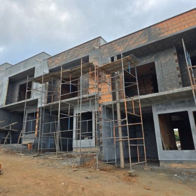 Sobrado Residencial com 110m², 2 quartos, 2 suítes, 1 garagem, no bairro Forquilhas em São José