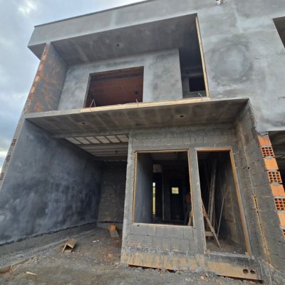 Sobrado Residencial com 110m², 2 quartos, 2 suítes, 1 garagem, no bairro Forquilhas em São José