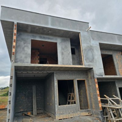 Sobrado Residencial com 110m², 2 quartos, 2 suítes, 1 garagem, no bairro Forquilhas em São José