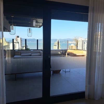 Apartamentos com 49m², 1 quarto, 1 garagem, no bairro Canto em Florianópolis