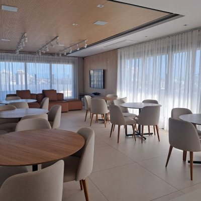 Apartamentos com 49m², 1 quarto, 1 garagem, no bairro Canto em Florianópolis