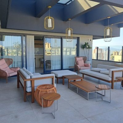 Apartamentos com 49m², 1 quarto, 1 garagem, no bairro Canto em Florianópolis