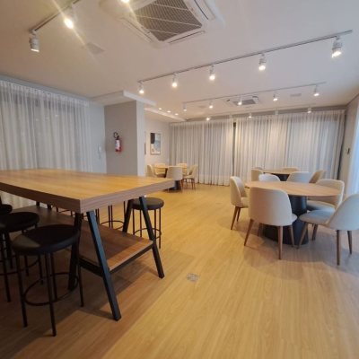 Apartamentos com 49m², 1 quarto, 1 garagem, no bairro Canto em Florianópolis