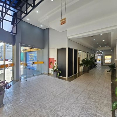 Sala com 40m², 1 garagem, no bairro Estreito em Florianópolis