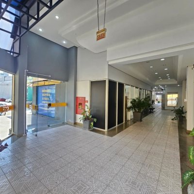 Sala com 40m², 1 garagem, no bairro Estreito em Florianópolis