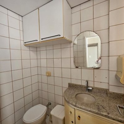 Sala com 40m², 1 garagem, no bairro Estreito em Florianópolis