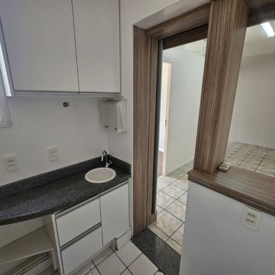 Sala com 40m², 1 garagem, no bairro Estreito em Florianópolis