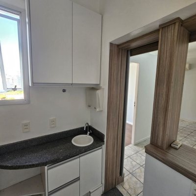 Sala com 40m², 1 garagem, no bairro Estreito em Florianópolis