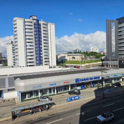 Sala com 40m², 1 garagem, no bairro Estreito em Florianópolis