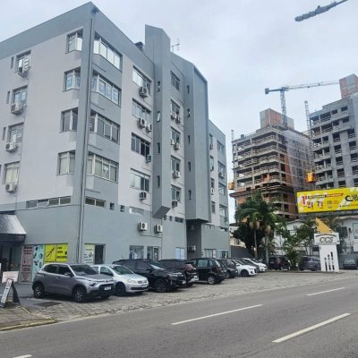 Sala com 40m², 1 garagem, no bairro Estreito em Florianópolis