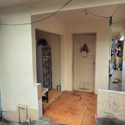 Casa Residencial com 127m², 3 quartos, 2 garagens, no bairro Monte Cristo em Florianópolis