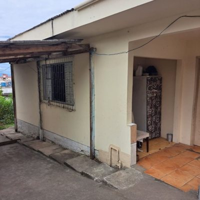 Casa Residencial com 127m², 3 quartos, 2 garagens, no bairro Monte Cristo em Florianópolis