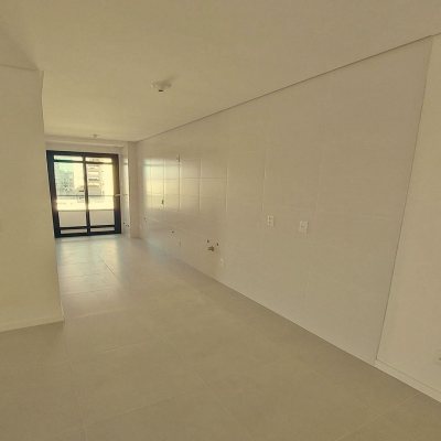 Apartamentos com 90m², 3 quartos, 1 suíte, 2 garagens, no bairro Pagani em Palhoça