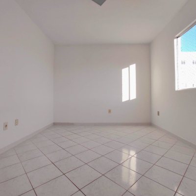 Apartamentos com 74m², 3 quartos, 1 suíte, 1 garagem, no bairro Barreiros em São José