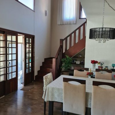 Casa Residencial com 278m², 3 quartos, 1 suíte, 2 garagens, no bairro Saco Dos Limões em Florianópolis