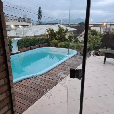 Casa Residencial com 278m², 3 quartos, 1 suíte, 2 garagens, no bairro Saco Dos Limões em Florianópolis