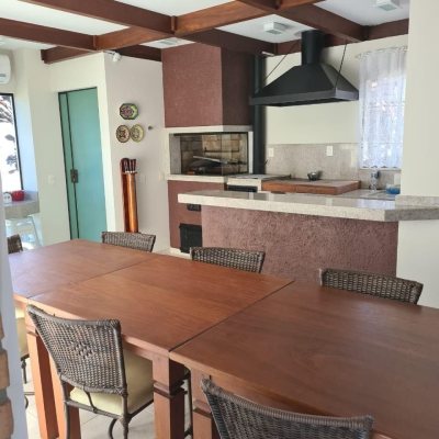 Casa Residencial com 278m², 3 quartos, 1 suíte, 2 garagens, no bairro Saco Dos Limões em Florianópolis