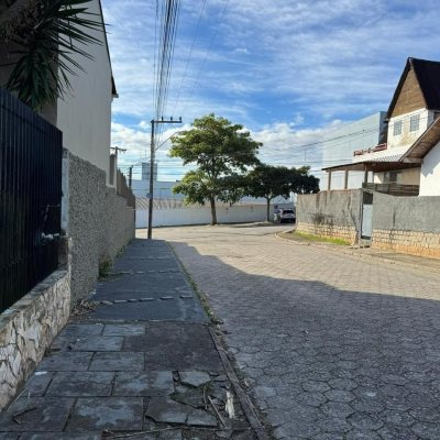 Casa Residencial com 128m², 4 quartos, 2 suítes, 2 garagens, no bairro Jardim Atlântico em Florianópolis