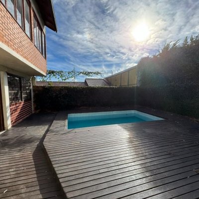 Casa Residencial com 128m², 4 quartos, 2 suítes, 2 garagens, no bairro Jardim Atlântico em Florianópolis