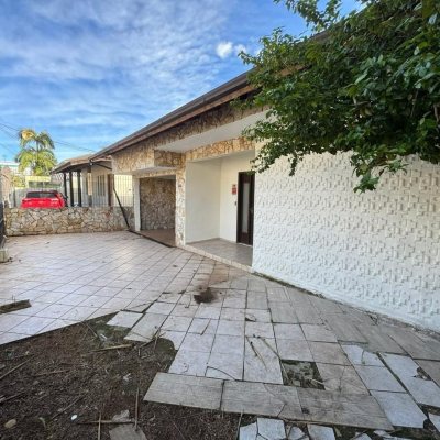 Casa Residencial com 128m², 4 quartos, 2 suítes, 2 garagens, no bairro Jardim Atlântico em Florianópolis