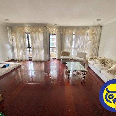 Apartamentos com 214m², 3 quartos, 3 suítes, 2 garagens, no bairro Centro em Florianópolis