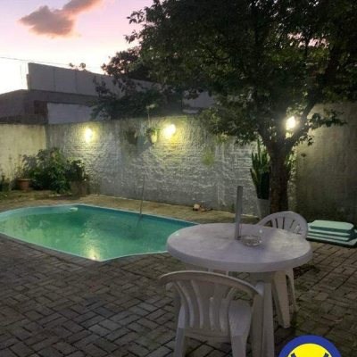 Casa Residencial com 257m², 3 quartos, 1 suíte, 1 garagem, no bairro Itaguaçu em Florianópolis