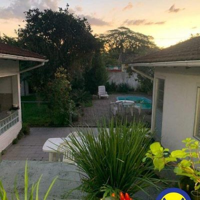 Casa Residencial com 257m², 3 quartos, 1 suíte, 1 garagem, no bairro Itaguaçu em Florianópolis