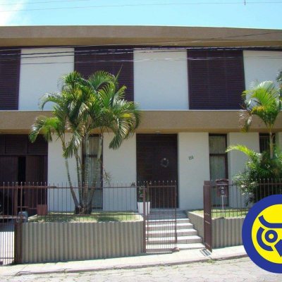 Casa Residencial com 257m², 3 quartos, 1 suíte, 1 garagem, no bairro Itaguaçu em Florianópolis