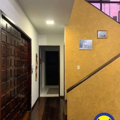 Casa Residencial com 257m², 3 quartos, 1 suíte, 1 garagem, no bairro Itaguaçu em Florianópolis