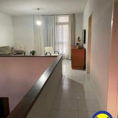 Casa Residencial com 257m², 3 quartos, 1 suíte, 1 garagem, no bairro Itaguaçu em Florianópolis