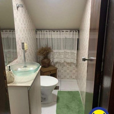 Casa Residencial com 257m², 3 quartos, 1 suíte, 1 garagem, no bairro Itaguaçu em Florianópolis