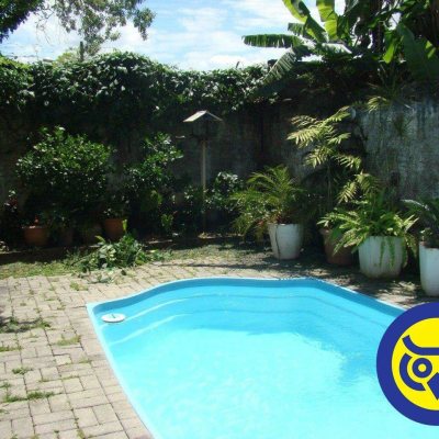 Casa Residencial com 257m², 3 quartos, 1 suíte, 1 garagem, no bairro Itaguaçu em Florianópolis