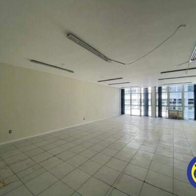 Sala com 83m², 1 garagem, no bairro Centro em Florianópolis