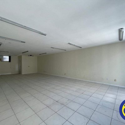 Sala com 83m², 1 garagem, no bairro Centro em Florianópolis