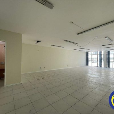 Sala com 83m², 1 garagem, no bairro Centro em Florianópolis