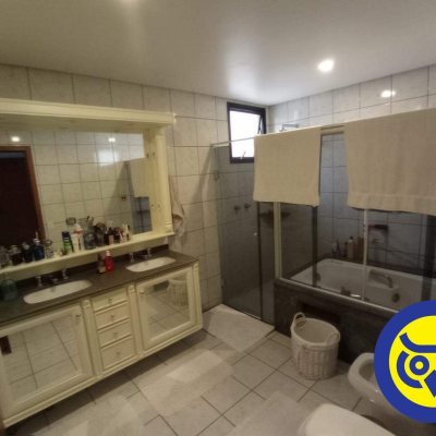Apartamentos com 186m², 3 quartos, 2 suítes, 2 garagens, no bairro Centro em Florianópolis