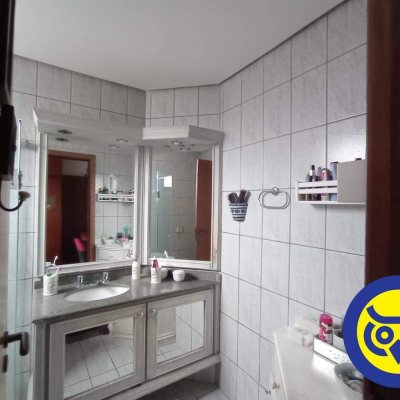 Apartamentos com 186m², 3 quartos, 2 suítes, 2 garagens, no bairro Centro em Florianópolis