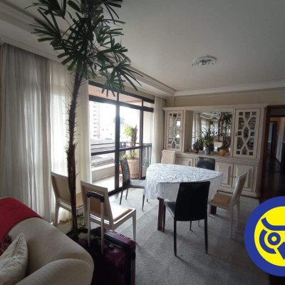 Apartamentos com 186m², 3 quartos, 2 suítes, 2 garagens, no bairro Centro em Florianópolis